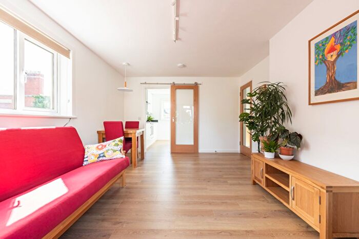 2 Bedroom Flat For Sale In / Piersfield Grove, Edinburgh, EH8