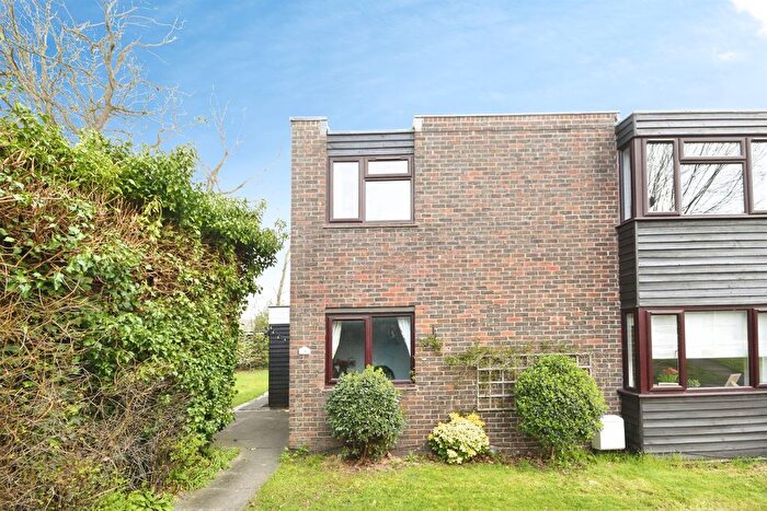 2 Bedroom Maisonette For Sale In Wood Dale, Great Baddow, Chelmsford, CM2