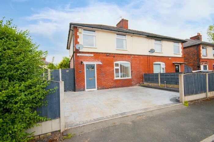 3 Bedroom Semi-Detached House To Rent In Caledonia Street, Radcliffe, Manchester, M26
