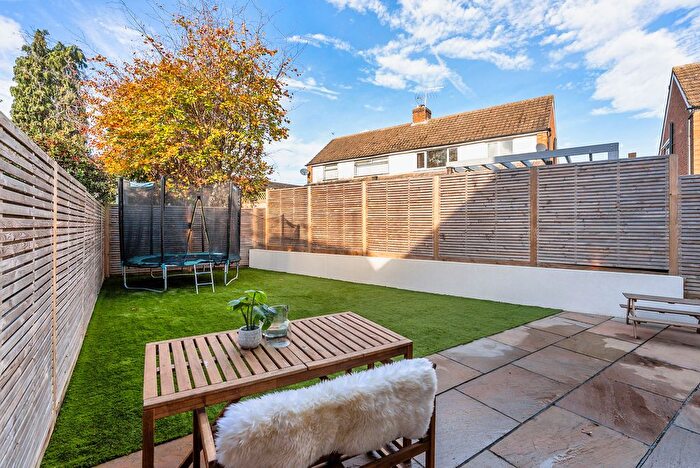 3 Bedroom Semi-Detached House For Sale In Sheep Walk, Shepperton, TW17