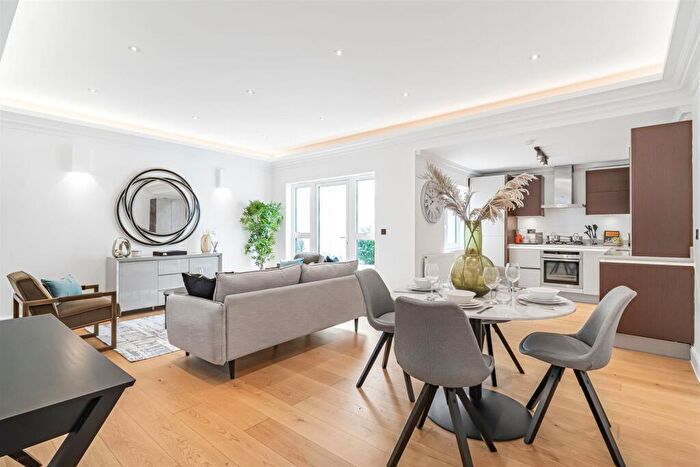 3 Bedroom Bungalow For Sale In White Hart Lane, Barnes, London, SW13