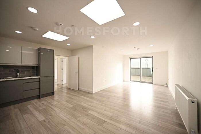 2 Bedroom Flat To Rent In High Street, Barnet, EN5