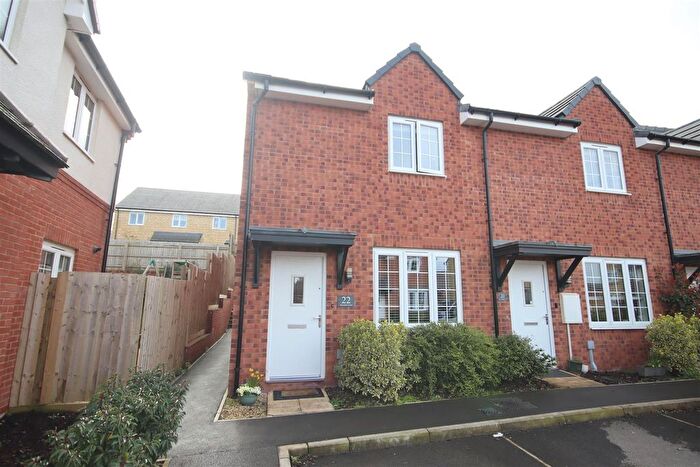 2 Bedroom End Of Terrace House For Sale In Wheatfield Avenue, Chippenham, SN14