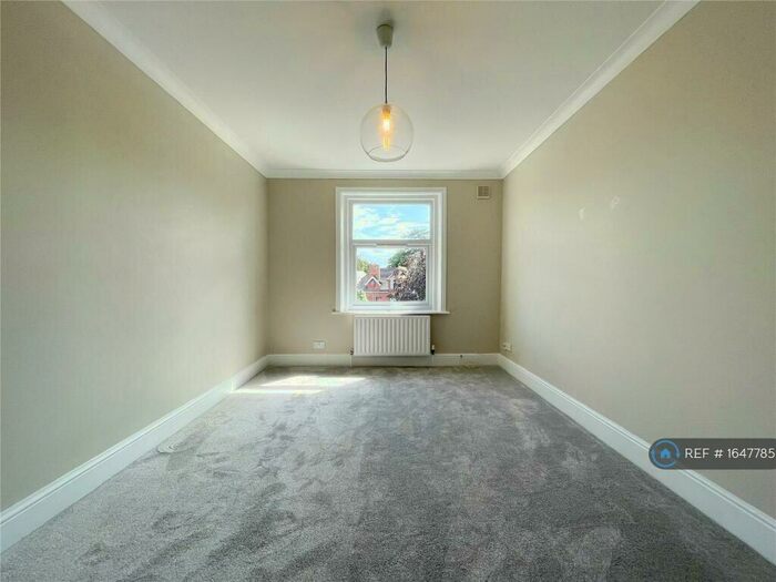 2 Bedroom Flat To Rent In Poole Hill, Bournemouth, BH2