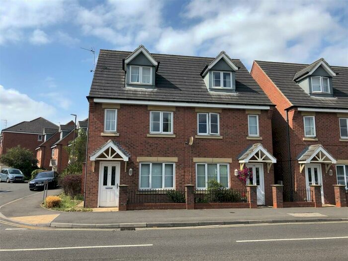 3 Bedroom Town House To Rent In Wilsthorpe Road, Long Eaton, Nottingham, NG10