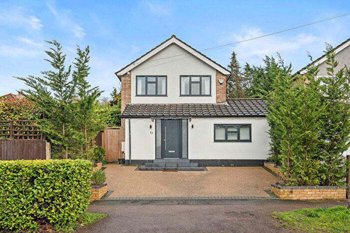 4 Bedroom Link Detached House For Sale In Princes Avenue, Carshalton Beeches, SM5