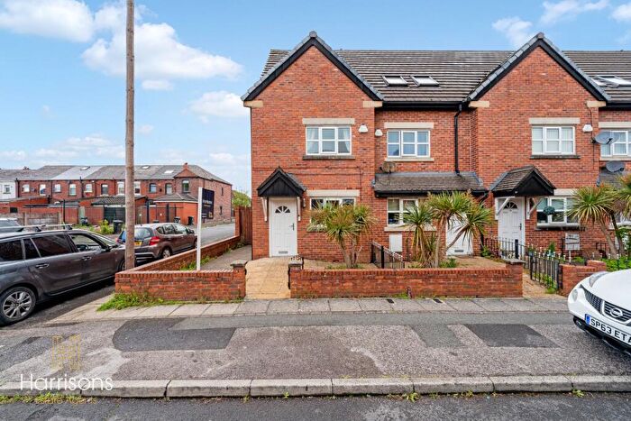 4 Bedroom Mews For Sale In Peveril Street, Bolton, Lancashire, BL3
