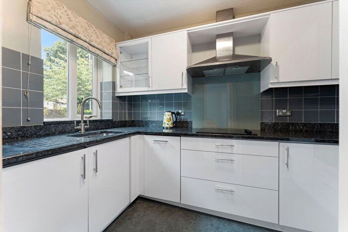 2 Bedroom Flat For Sale In Cheam Road, Sutton, SM1
