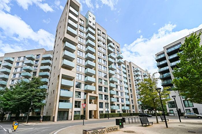 3 Bedroom Flat To Rent In Pippin Mansions, Stratford, London, E20
