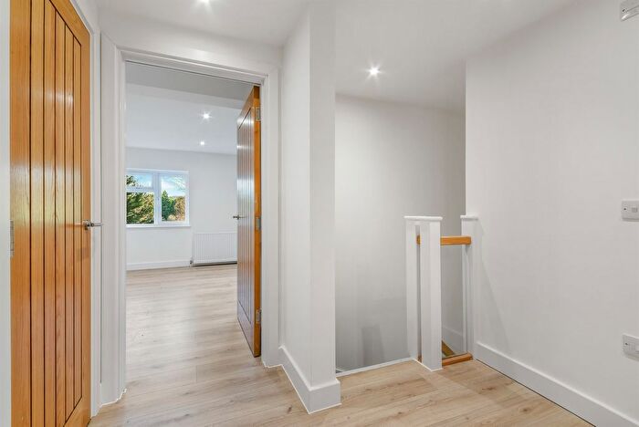 2 Bedroom Flat For Sale In Kingswood Way, Selsdon, South Croydon, CR2