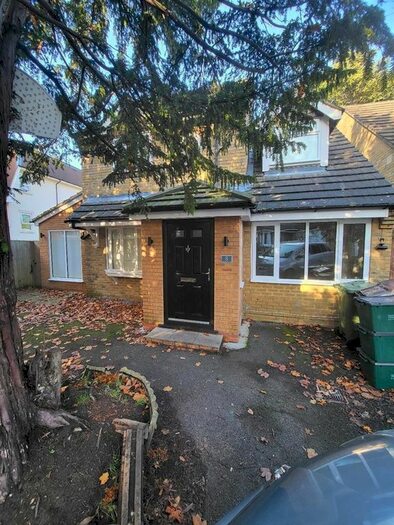 4 Bedroom Detached House To Rent In Brambleacres Close, Sutton, SM2