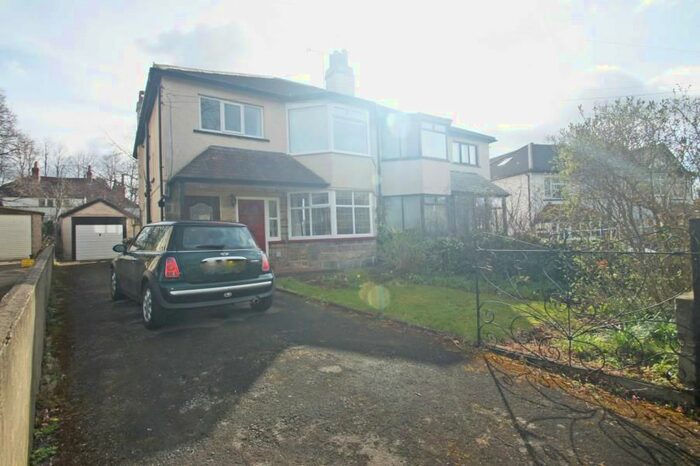 2 Bedroom Flat To Rent In Hollin Gardens, Weetwood, Leeds, LS16