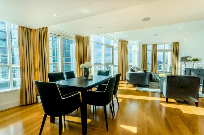 2 Bedroom Flat To Rent In St George Wharf, Vauxhall, London, SW8