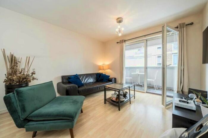 2 Bedroom Apartment To Rent In Chambers Street London, SE16