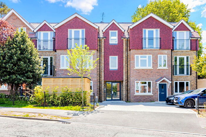 2 Bedroom Flat For Sale In Limpsfield Road, Warlingham, CR6