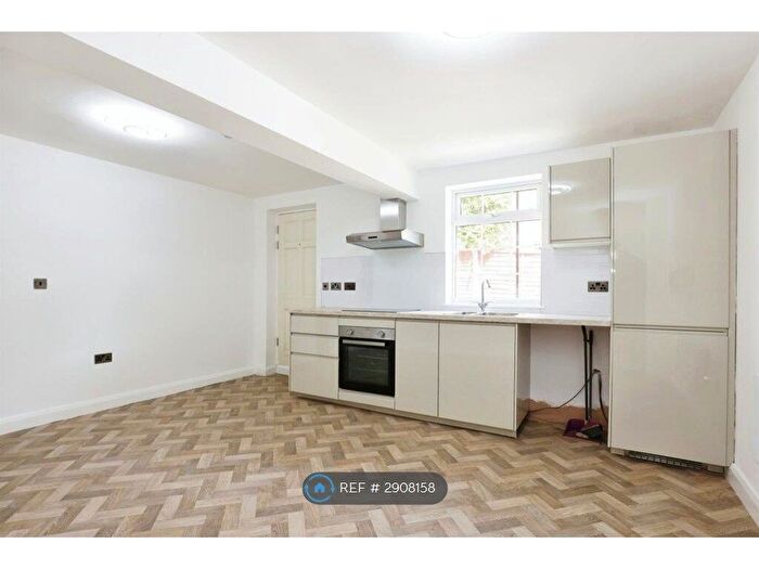 1 Bedroom Flat To Rent In Boughton Road, Rugby, CV21