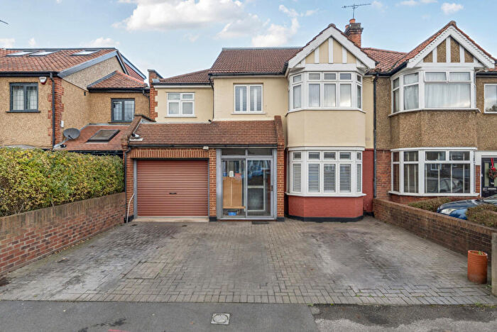 5 Bedroom Detached House For Sale In Lingfield Avenue, Kingston Upon Thames, KT1