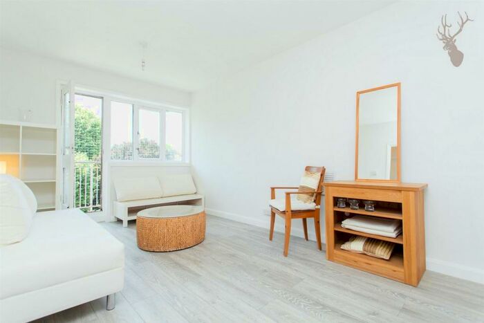 1 Bedroom Flat To Rent In Parkside Estate, Victoria Park, London, E9