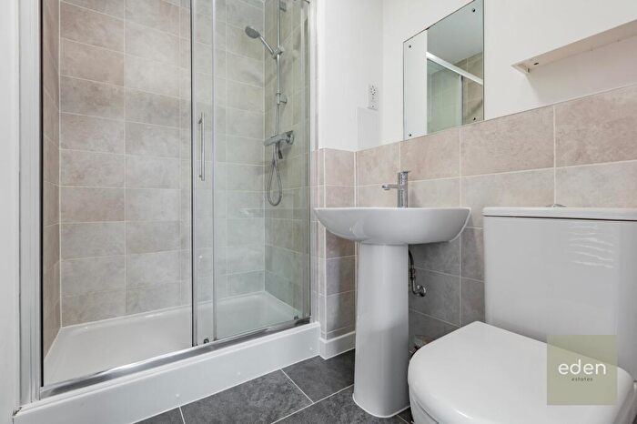 2 Bedroom Flat For Sale In Waterman Way, Wouldham, ME1