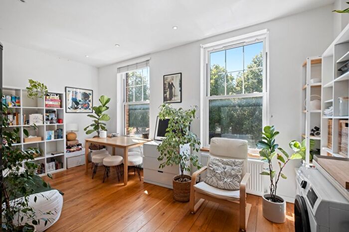 2 Bedroom Flat To Rent In South Lambeth Road, South Lambeth, SW8