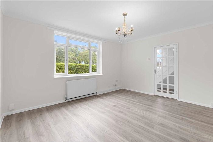 3 Bedroom Semi Detached House To Rent In Bowen Drive, Dulwich, SE21