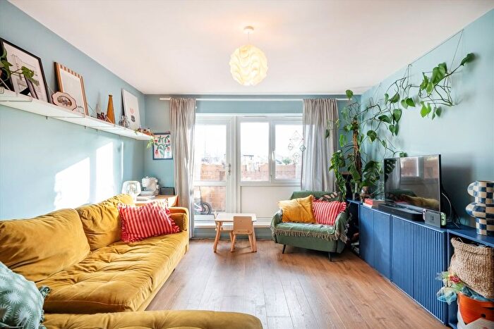 3 Bedroom Flat For Sale In Mabley Street, Homerton, E9
