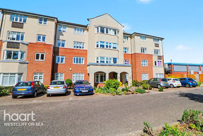 2 Bedroom Flat For Sale In Crowstone Road, Westcliff-On-Sea, SS0