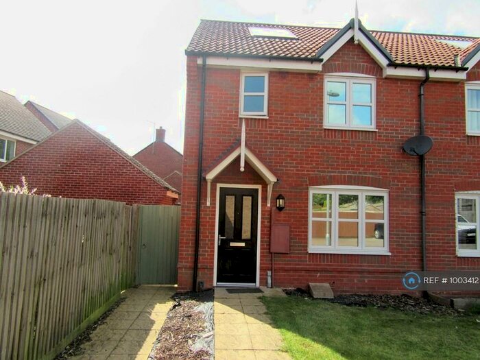 3 Bedroom Semi-Detached House To Rent In Gulliver Road, Irthlingborough, Wellingborough, NN9