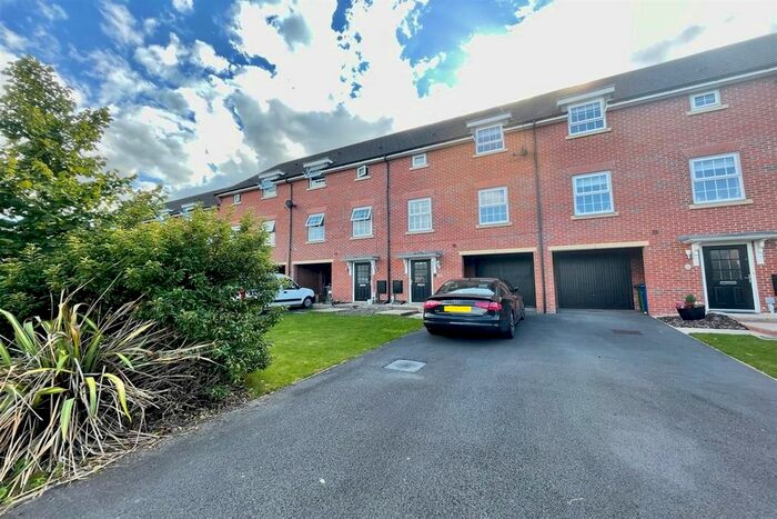 4 Bedroom Terraced House To Rent In Jamestown Avenue, Great Sankey, Warrington, WA5