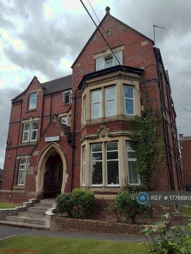 2 Bedroom Flat To Rent In Oakley House, Bromsgrove, B60
