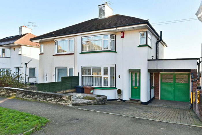 5 Bedroom Semi-Detached House To Rent In Highview Gardens, Potters Bar, EN6