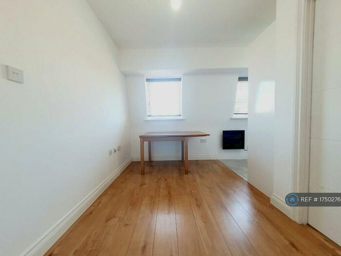 1 Bedroom Flat To Rent In The Blyth Building, Waltham Cross, London, EN9