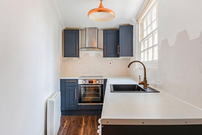 3 Bedroom Flat To Rent In George Street, Oxford, OX1