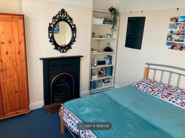 4 Bedroom Semi-Detached House To Rent In Burgess Road, Southampton, SO16