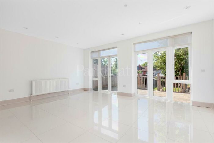 5 Bedroom House To Rent In Montpelier Rise, NW11