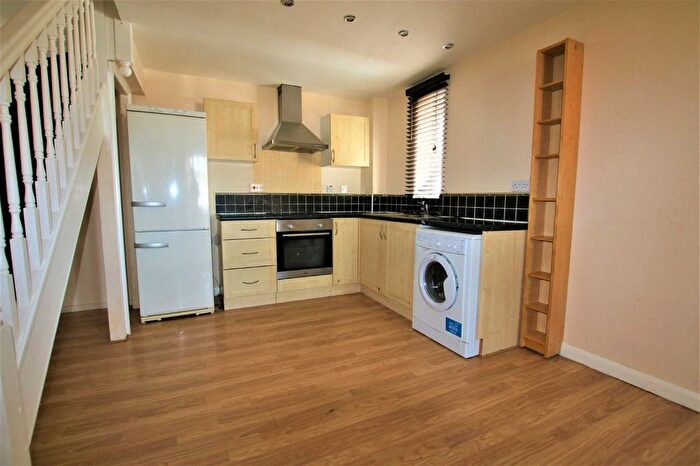 1 Bedroom Semi-Detached House To Rent In Meadowbrook Close, Colnbrook, Slough, SL3