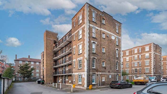 1 Bedroom Flat For Sale In Pilton Place, Walworth, London, SE17