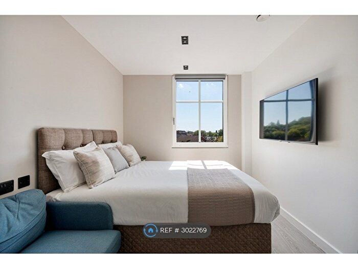 Studio To Rent In Lowlands Road, Harrow, HA1