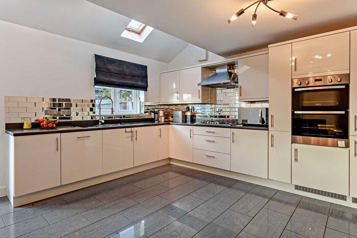 5 Bedroom Detached House For Sale In Littlecote Grove, Peterborough, PE4