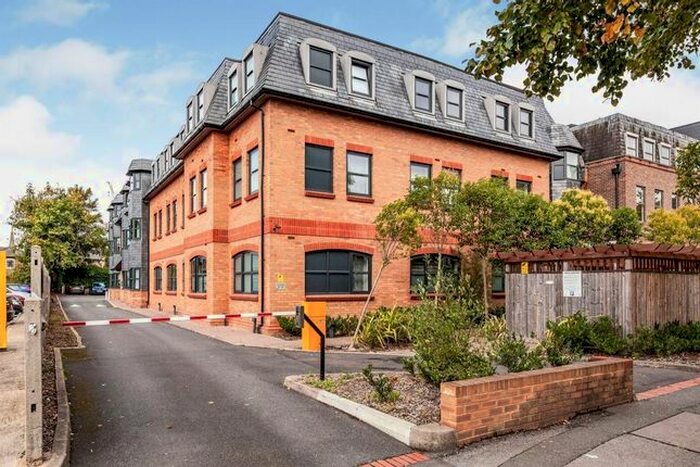 1 Bedroom Flat For Sale In The Grove, Slough, SL1