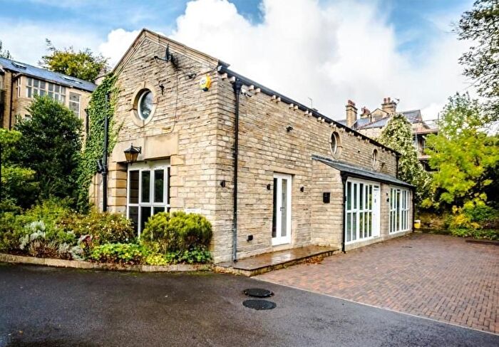 4 Bedroom Detached House To Rent In Edgerton Road, Huddersfield, HD3