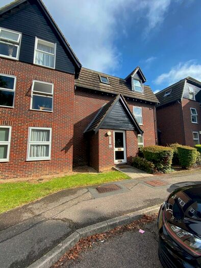 1 Bedroom Flat To Rent In Millers Green Close, Enfield, EN2