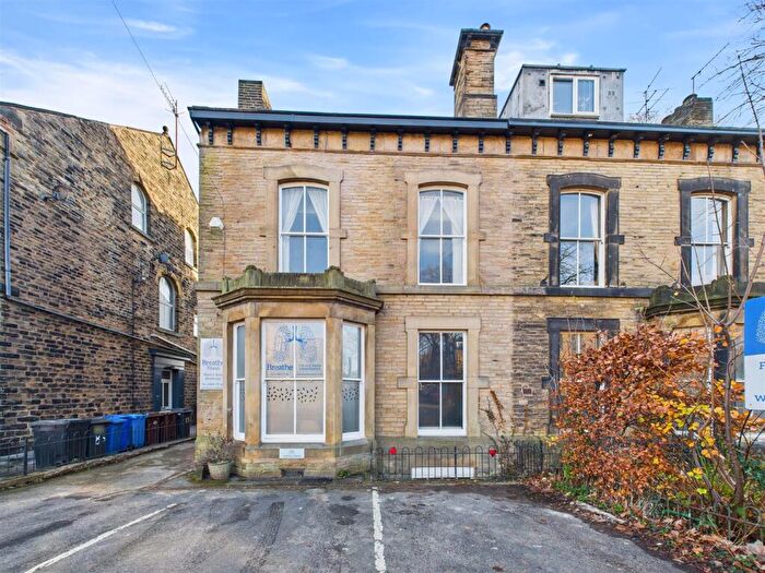 3 Bedroom Flat To Rent In Flat, Clarkehouse Road, Sheffield, S10