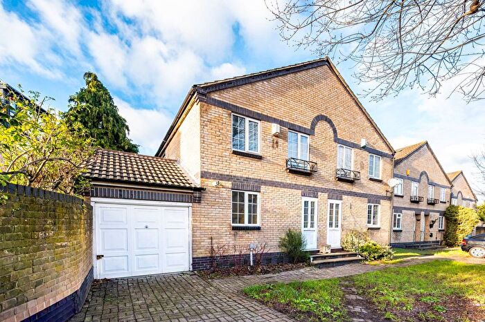 3 Bedroom Semi Detached House For Sale In Chargrove Close, Canada Water, London, SE16