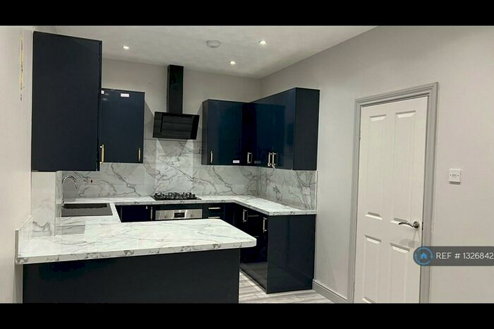 3 Bedroom Flat To Rent In Loris Court, Cambridge, CB1