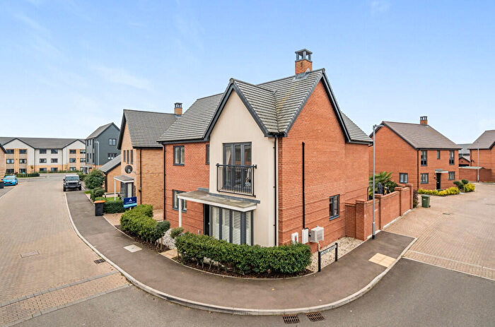 4 Bedroom Detached House For Sale In Pantheon Drive, Thorn, Dunstable, LU5