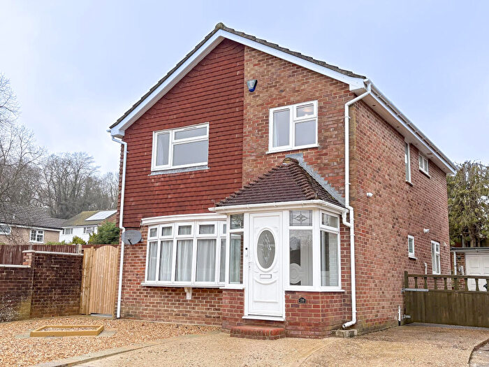 4 Bedroom Detached House To Rent In Woburn Road, Crawley, RH11