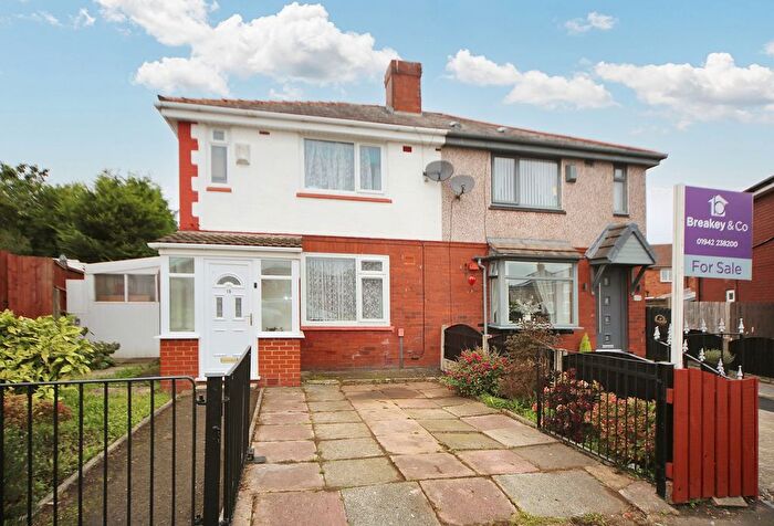 3 Bedroom Semi-detached House For Sale In Primrose Grove, Wigan, WN5