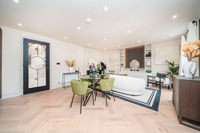 3 Bedroom Flat For Sale In Ashfield Road, Acton, W3