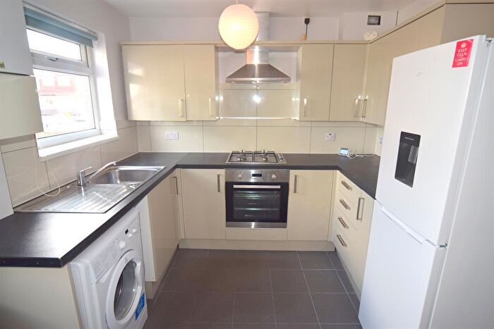 2 Bedroom Flat To Rent In Central Road, Worcester Park, KT4